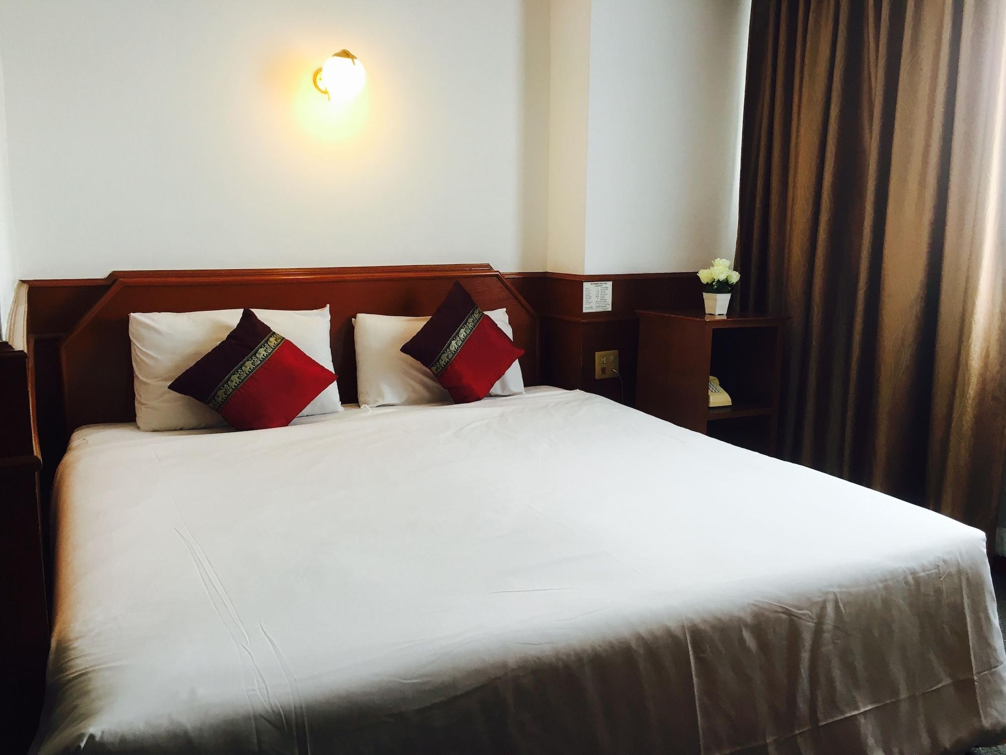 Elizabeth Hotel Банкок Екстериор снимка