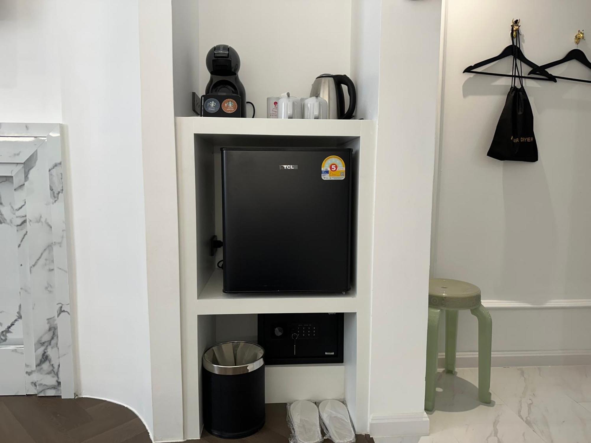 Elizabeth Hotel Банкок Екстериор снимка