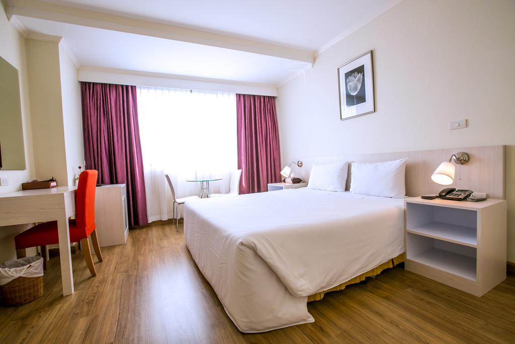 Elizabeth Hotel Банкок Екстериор снимка