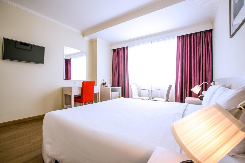 Elizabeth Hotel Банкок Екстериор снимка